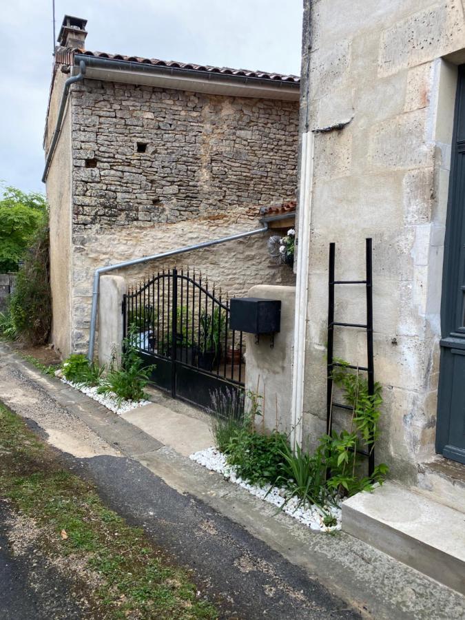 La Cour Blanche Villa Verteuil-sur-Charente Exterior photo